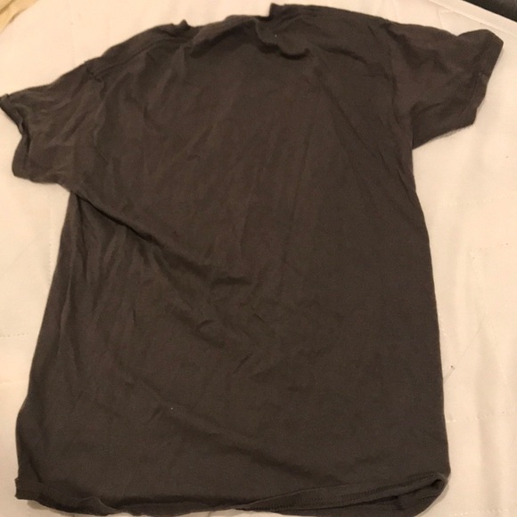 Gray tee shirt - Picture 2 of 2